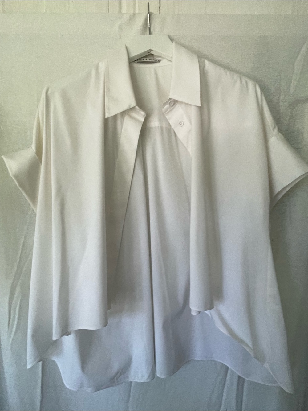Alice and Olivia white button down blouse short sleeve perfect condition M - Picture 3 of 10